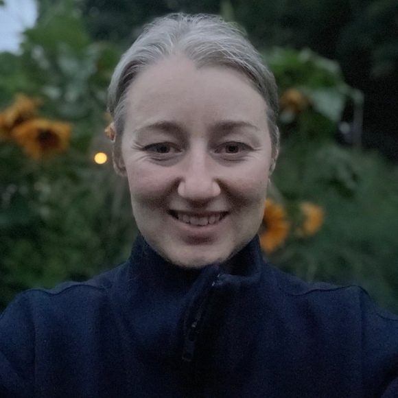 Meet your Posher, Laura - Picture 1 of 1